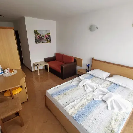 Elena Guest house 3*